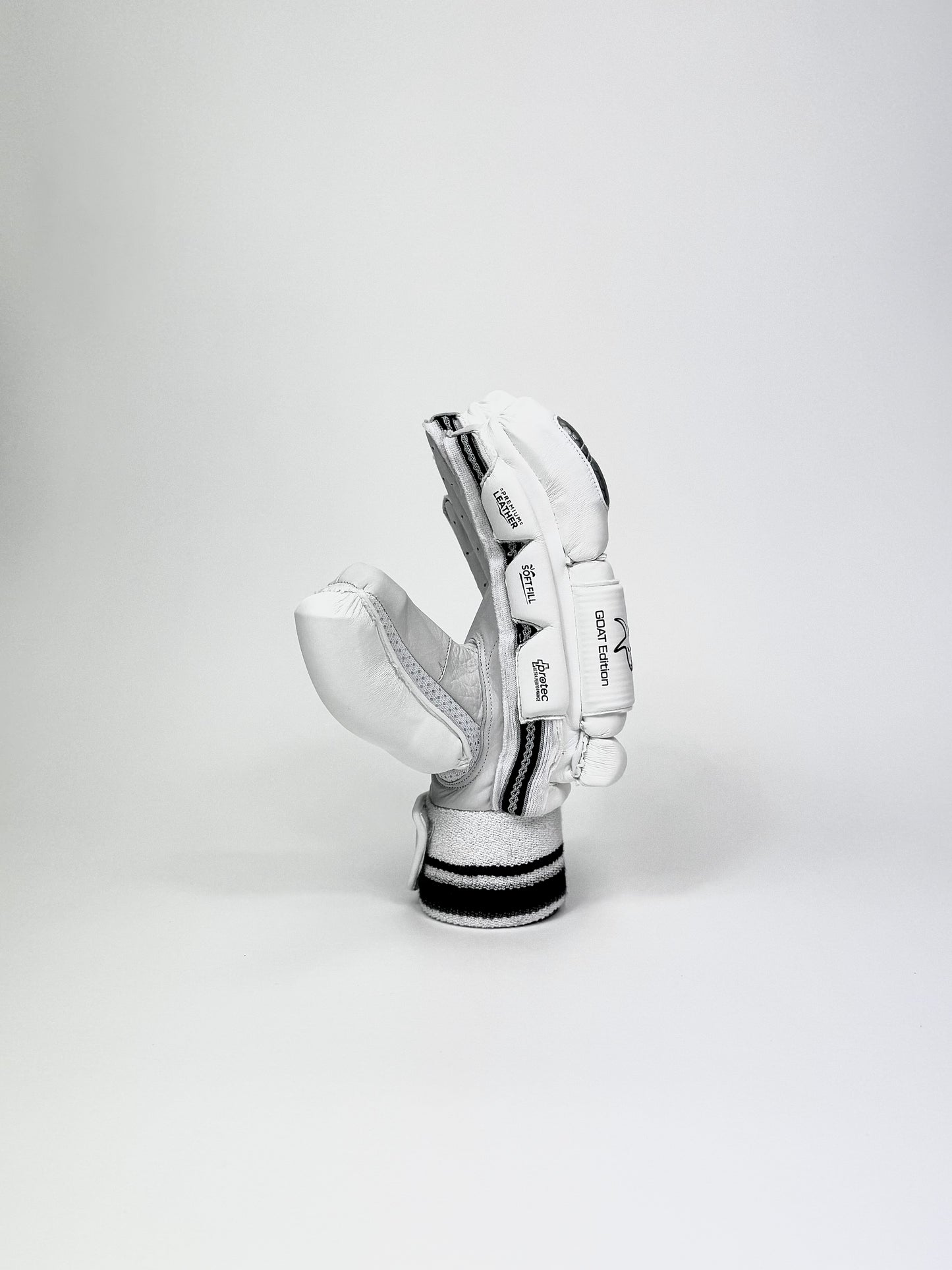 ide profile showing side bar protection and contour fit of the gloves