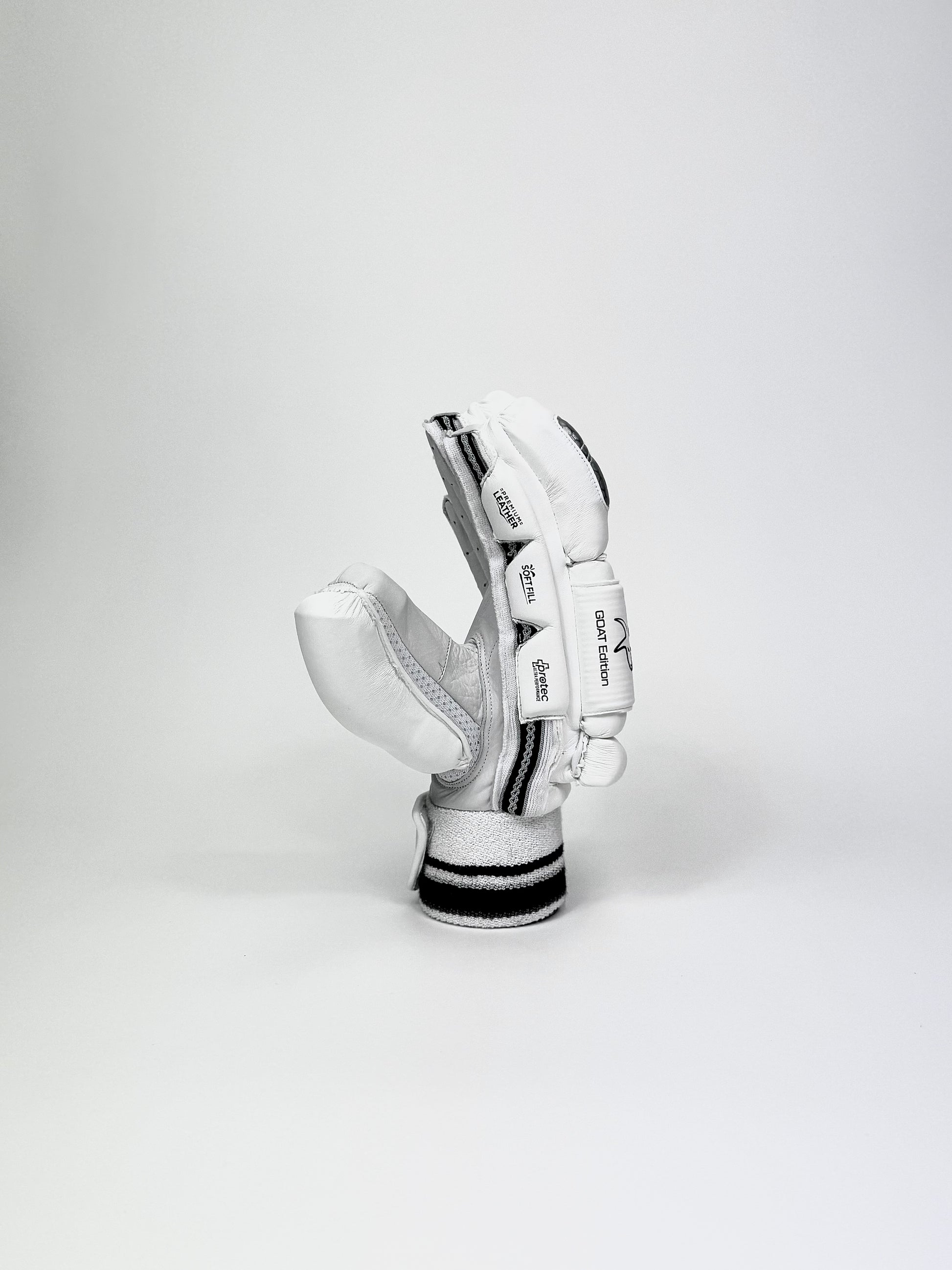 ide profile showing side bar protection and contour fit of the gloves