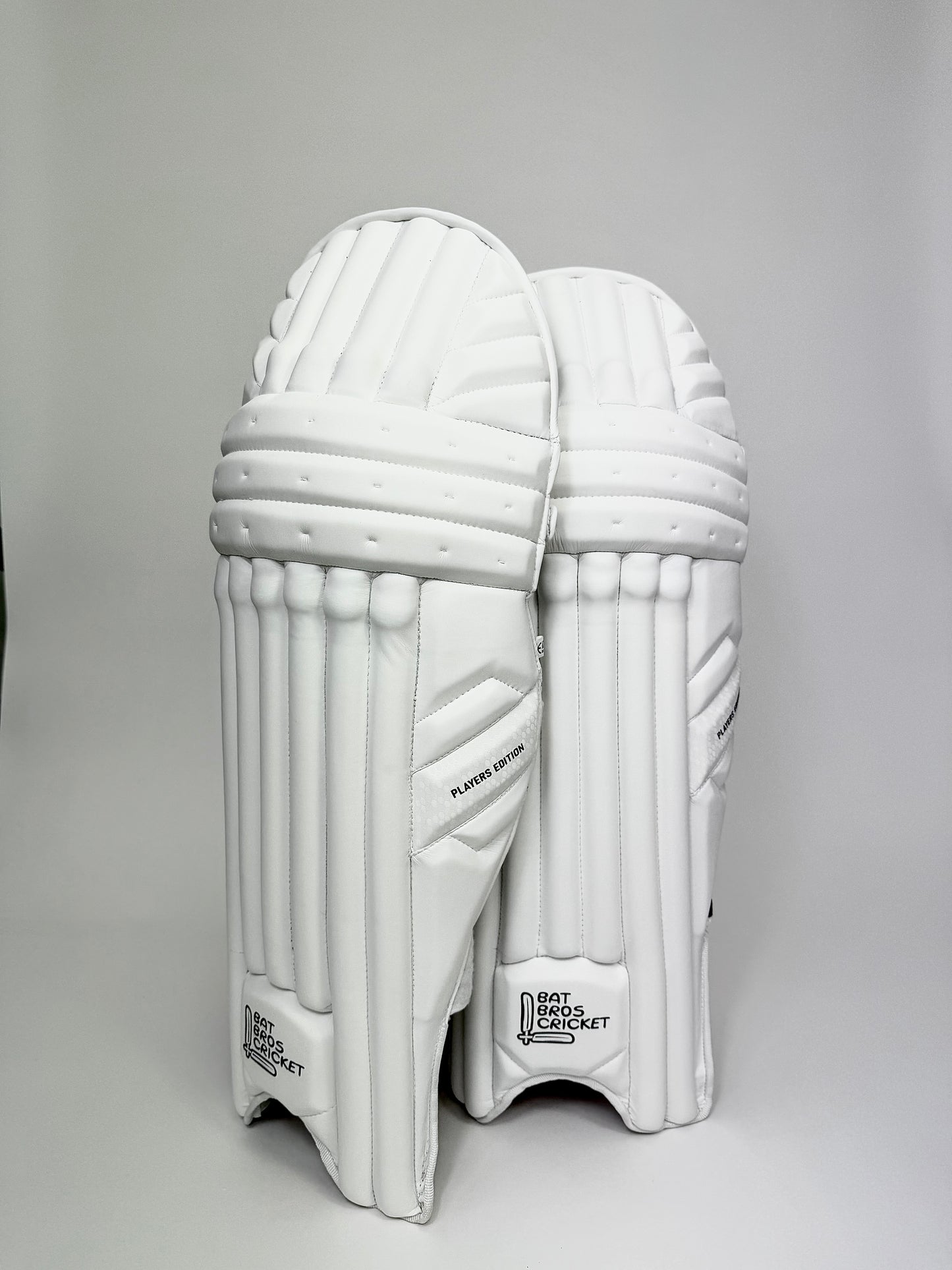 Front view of Bat Bros Players Edition batting pads showing classic modern styling
2.