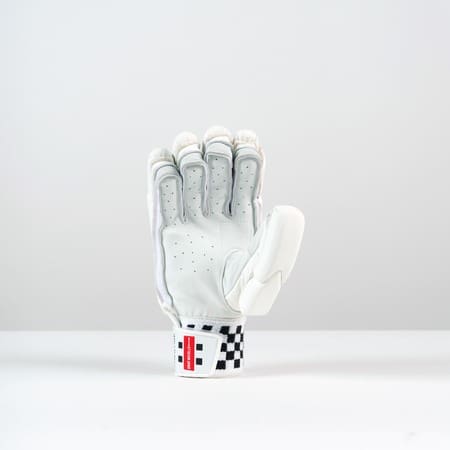 gloves-open-palm
Open palm view of Gray-Nicolls Classic Prestige Gloves displaying mesh and grip features
