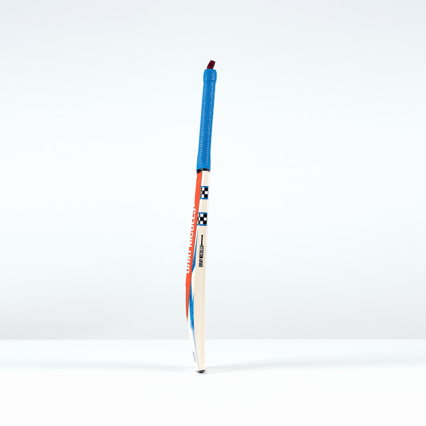 Side profile showing the blade shape and spine of the Gray Nicolls Havoc 1.0 Blast junior bat.