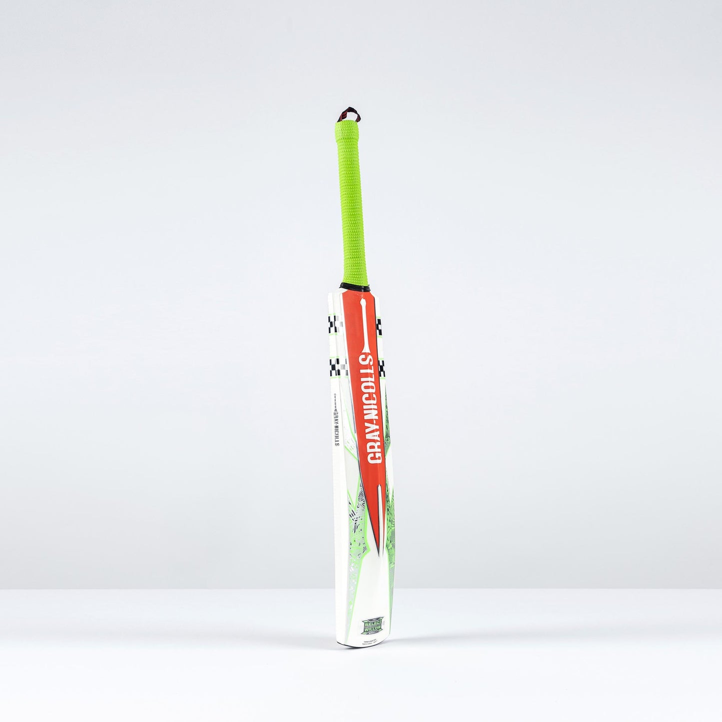 dge view highlighting the offset edges and sweet spot of the Gray Nicolls Havoc 1.3 Thunder junior bat.