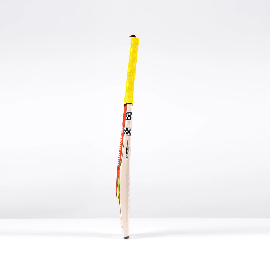 side profile of Havoc HB317 Junior Bat showing spine and edge design