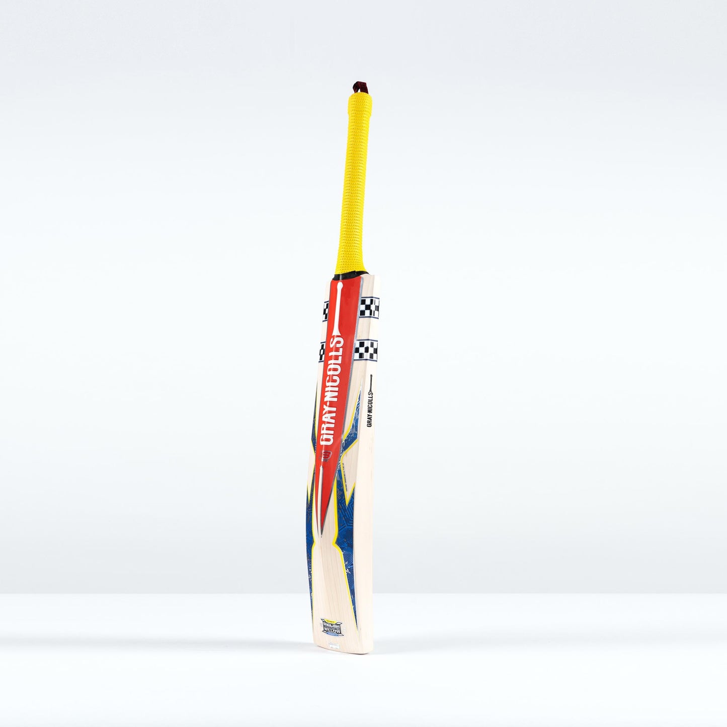 angled view of Gray Nicolls Havoc HB317 Pro bat highlighting spine and hitting zone