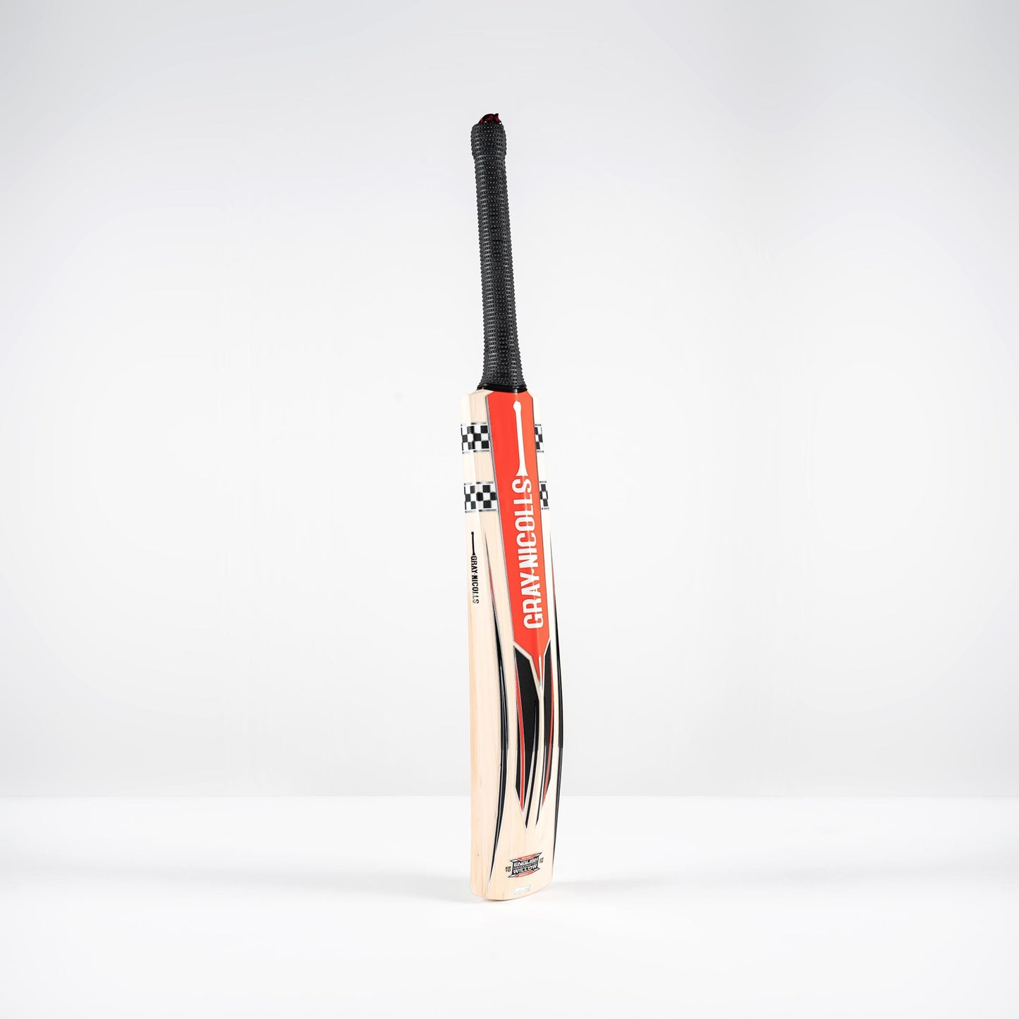 back view of Gray Nicolls Imperia Gen 1.0 600 Giant bat highlighting spine and rear sticker design