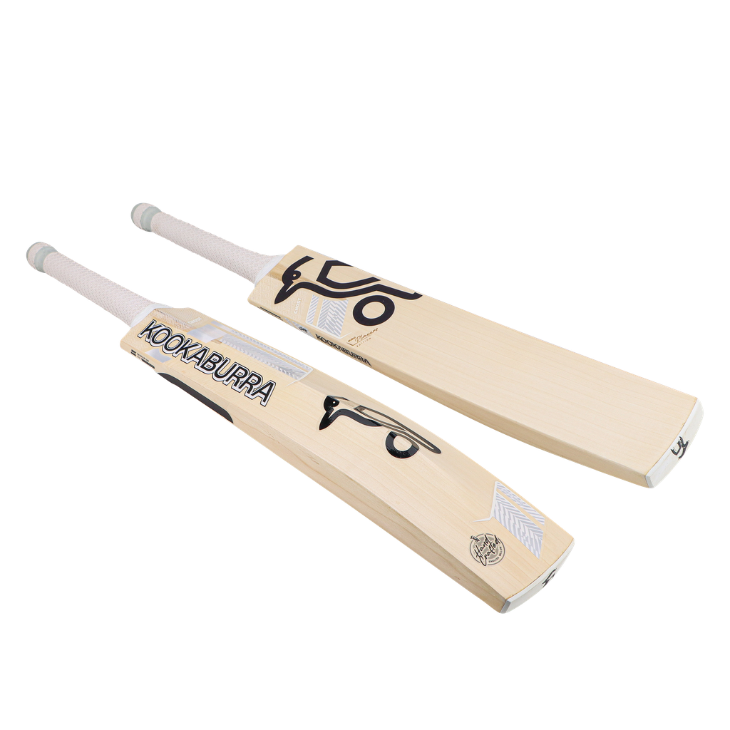 Flat lay of bat showing handle, toe profile, and mid sweet spot