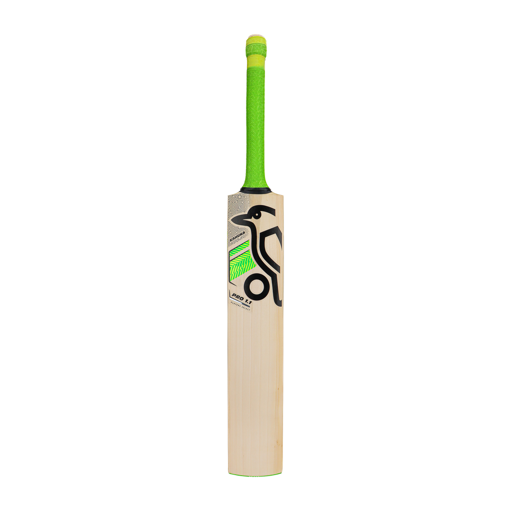 Front view of the Kahuna Players Select bat with green grip and clean face