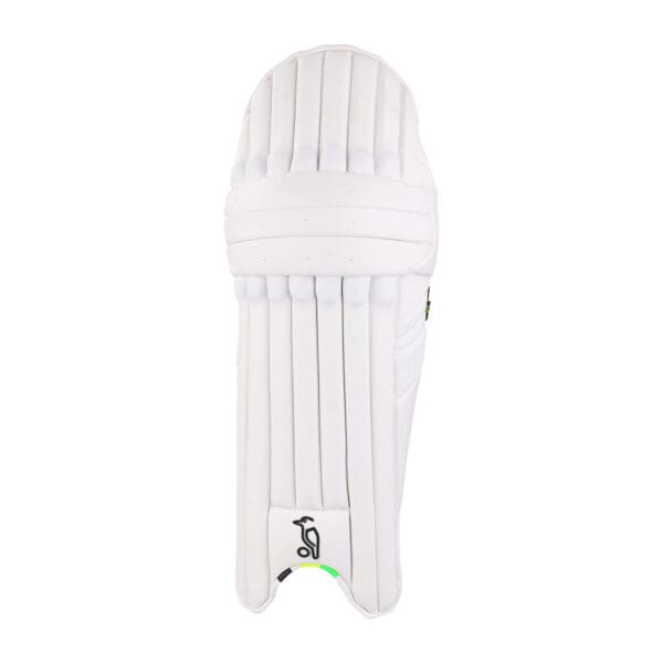 Close-up of the three-piece knee roll and ergonomic vertical bolsters on the Kahuna Pro pads.